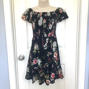 NWT  Xhilaration Womens Black Floral Smocked Dress Pockets Small Flutter Sleeves
